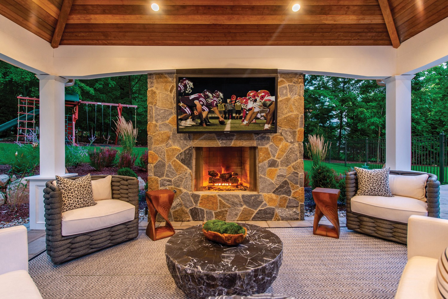 Notice: Undefined variable: design_ideasRecord in /home/s2shost/public_html/sites/hh/stories/post.php on line 151